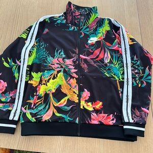 Nike Men’s Palm Tree all over print.
